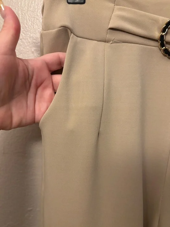 High-Rise Wide Leg Belted Pants in Beige 🆕 - Picture 3 of 6